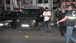 İzmir'de telefon alışverişinde kan döküldü: 3 yaralı