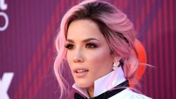 Amerikalı şarkıcı Halsey'den İstanbul paylaşımları