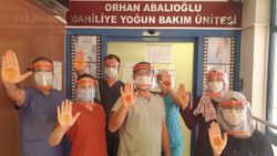 Denizli'de doktorlar, salgına karşı 'kınalı ellerle' savaşıyor