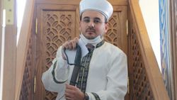 Samsun Ladik'te cuma hutbesi kılıçla okunuyor