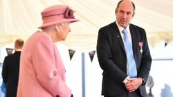 Kraliçe II. Elizabeth 7 ay sonra dışarı çıktı