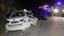 Adana'da aynı yolda giden 2 araç çarpıştı: 4 ölü 4 yaralı