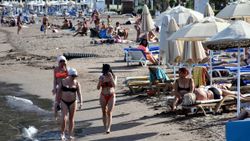 Marmaris’te ekim ayında plajlar tıklım tıklım dolu