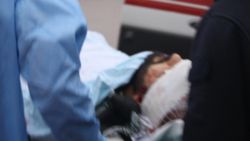 Kocaeli’de silah seslerini duyup balkona çıkan kişi yaralandı