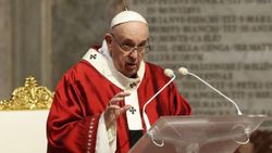 Papa Francis: Eşcinseller de aile kurma hakkına sahiptir