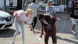 Antalya’da döviz bürosu gibi dilenci