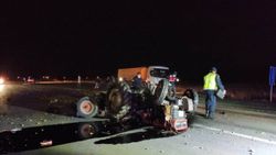 Konya'da devrilen traktörden yola savruldu, kamyon altında kaldı