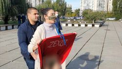 Ukrayna lideri Vladimir Zelenskiy’e çıplak eylem