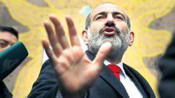 Ermenistan'ın eski Başbakanından Paşinyan'a: 'İstifa et yoksa her şeyi kaybedebiliriz'