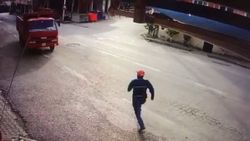 Bursa'da freni boşalan kamyonunu koşarak durdurmaya çalıştı