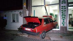 Tekirdağ'da alkollü sürücü otomobiliyle işyerine daldı