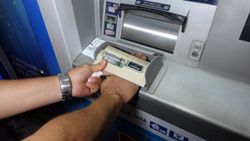 Samsun'da ATM'nin içine yerleştirilen gizli kameralı düzenek ele geçirildi