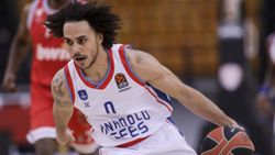 Anadolu Efes Avrupa Ligi'nde Olympiakos'u yendi