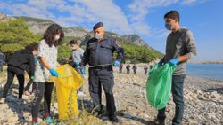 Antalya'da girişi yasaklanan mesire alanından 240 torba çöp çıktı