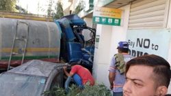 Pakistan’da su tankeri bankaya çarptı: 1 ölü, 7 yaralı