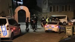 Fatih'te silahlı kişi, kendisini iknaya çalışan polisi vurdu