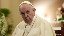 Papa Francis'in Instagram hesabından dünyaca ünlü modele 'beğeni'
