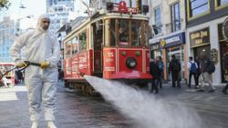 İBB'nin yeni koronavirüs tedbirleri: Salonlar, merkezler ve tiyatrolar kapanıyor