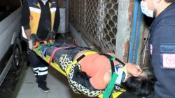 Ataşehir'de cezadan kaçan 2 kişi merdivenden düştü