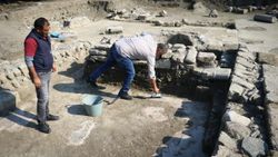 Hatay'da bahçesinde bulduğu kilisenin kazılarına gönüllü oldu