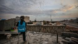 Savaşta tek bacağını kaybeden Suriyeli Fatma, azmiyle duygulandırıyor