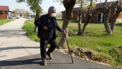 100'e yakın ülke gezip 10 dil bilen Bursalı gurbetçi, barınma evinde kalıyor