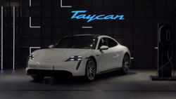 Elektrikli Porsche Taycan, 42 kilometre drift yaparak rekor kırdı