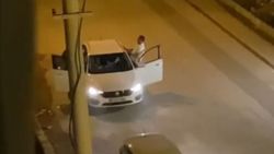 Antalya’da otomobil içerisindeki kadının yüzüne tekme attı