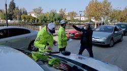 Hatay'da yayaları beklemek zorunda olmadığını söyledi, cezayı yedi