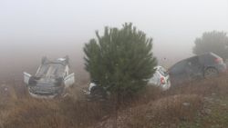 Balıkesir'de sisin etkili olduğu yolda zincirleme trafik kazası: 2 yaralı