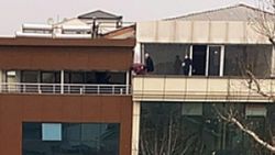 Düzce'de kumar baskını: Çatıdan kaçmaya çalıştılar