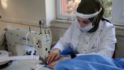 Samsun’da meslek lisesi, hastanelere önlük üretiyor
