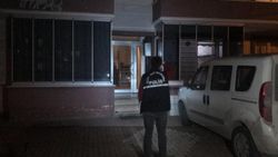 Kocaeli'de tabancasını temizlerken annesini bacaklarından vurdu
