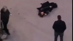 Mersin'de boşanma davası açan eşine sokak ortasında kurşun yağdırdı