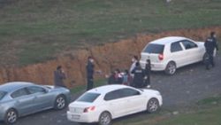 Arnavutköy'de sokağa çıkma kısıtlamasında piknik yapanlar polisi görünce kaçıştı