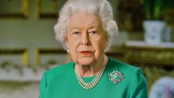İngiltere Kraliçesi Elizabeth ve eşi koronavirüs aşısı oldu.