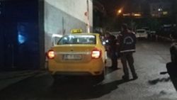 İzmir’de taksi şoförünü bıçaklayıp aracıyla kaçtılar