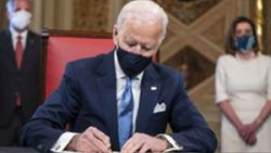 Joe Biden, ABD Başkanı olarak ilk belgelerini imzaladı
