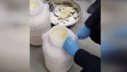 Malatya'da peynir bidonlarına gizlenmiş 15 kilo esrar ele geçirildi