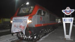 Çin'e gidecek bor yüklü tren Kars'tan Gürcistan'a doğru yola çıktı