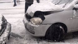 Kağıthane’de yollar çarpışan araba pistine dönüştü