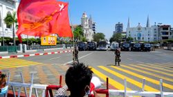 Myanmar'da darbe karşıtı protestocular 'bozuk araba' eylemi başlattı