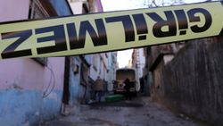 Gaziantep'te eşini çocuklarının gözü önünde bıçaklayıp, boğarak öldürdü
