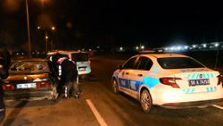 Tekirdağ’da drift yaptıktan sonra kaçan sürücü polis aracına çaptı