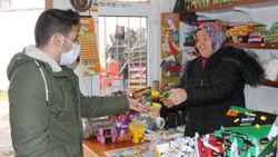 Kocaeli'de mahallenin 'bakkal ablası' çocukların kahramanı oldu