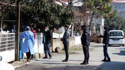 Sakarya'da akraba ziyareti korona getirdi: 7 evde 33 kişi karantinada