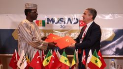 Türk iş insanları Senegal'de buluştu