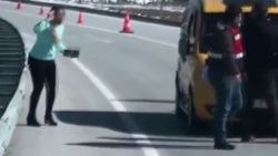 Antalya’da pitbullu alınmak istenince, tabancayı başına dayadı
