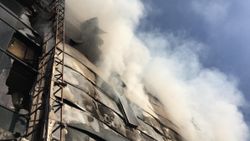 Ankara'da gıda deposu yandı, bina küle döndü