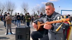 Muş’taki köy okulunda öğrenciler müzikle karşılanıyor